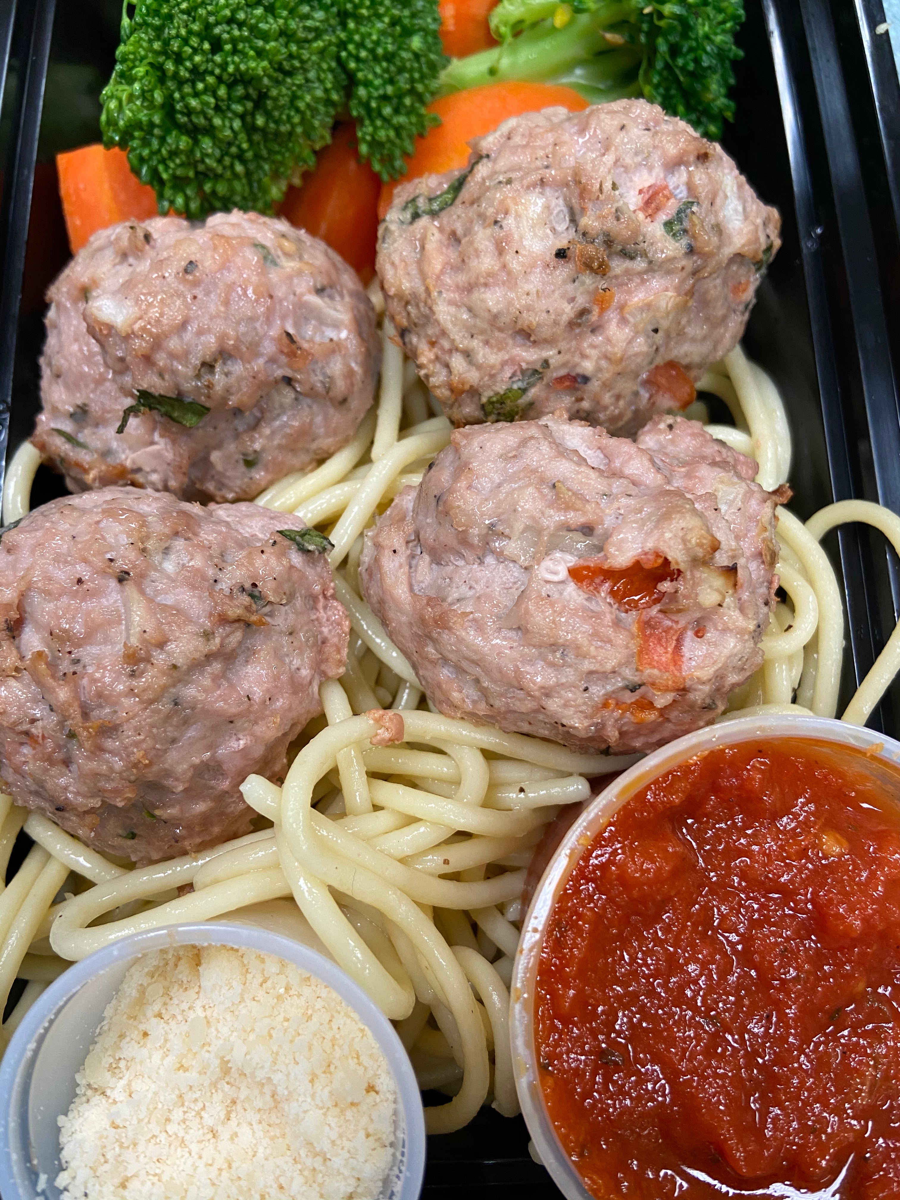 4oz Lean Turkey Meatballs with Spaghetti